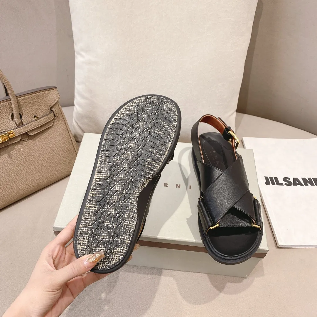 👟👟Ex-factory price 440👟👟 Marni Mani, popular online celebrity style, Taobao, popular single style in physical stores! Thick-soled, elevated classic cross-strap, color-blocked flat-soled cowhide open-toe European and American style women's sandals. Fabric: Cowhide Lining: Sheepskin Outsole: Rubber Button: Gold Size: 35-40